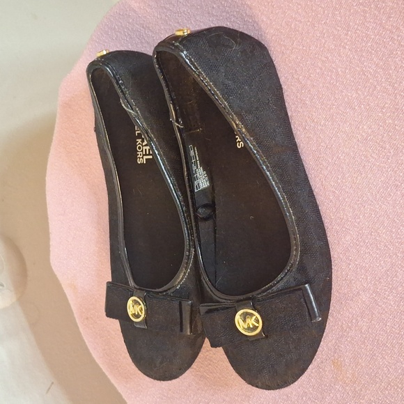 Girl's Michael Kors Flats - Picture 2 of 7